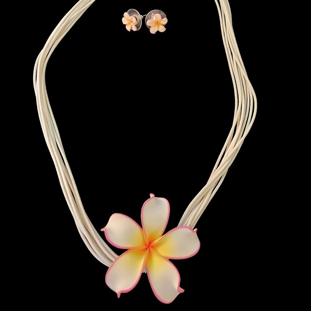 Pink Flower‎ Necklace with Matching Earrings, Excellent Condition
